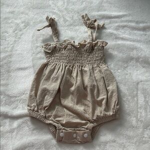 SHEIN Beige Baby Romper